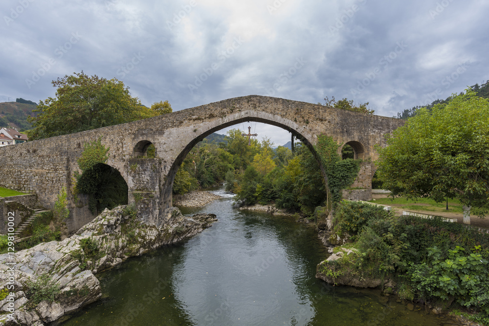 Puente romano de Cangas de Onis (Asturias, España).