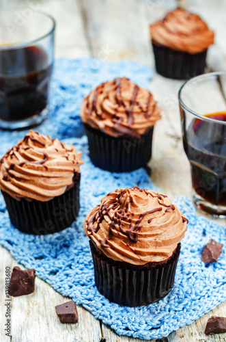 chocolate cupcakes with chocolate cream cheese frosting