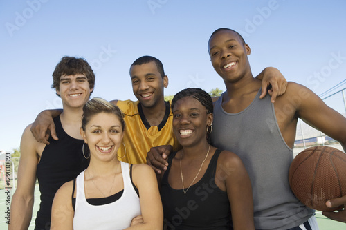 Group portrait of multiracial friends with basketball © moodboard