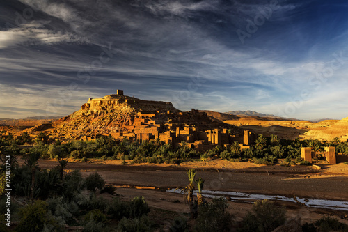 Marokko, Kasbah, Ait Ben Haddou, Unesco Weltkulturerbe, kurz vor Sonnenuntergang photo