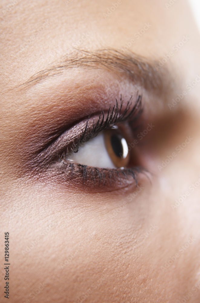 Obraz premium Detail image of woman's eye looking away