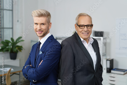Obraz na plátně vater und sohn arbeiten zusammen in einer firma
