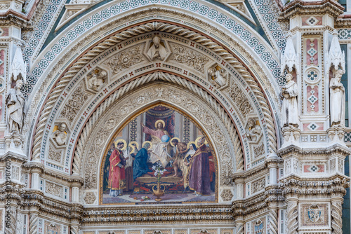 Decoration above the door of the Cathedral of Santa Maria del Fiore © vredaktor