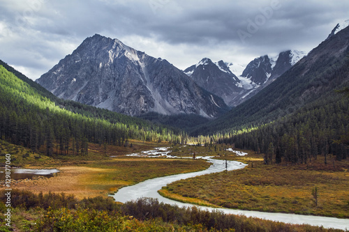 Journey on foot through the mountain valleys. The beauty of wildlife. Altai, the road to Shavlinsky lakes. Hike