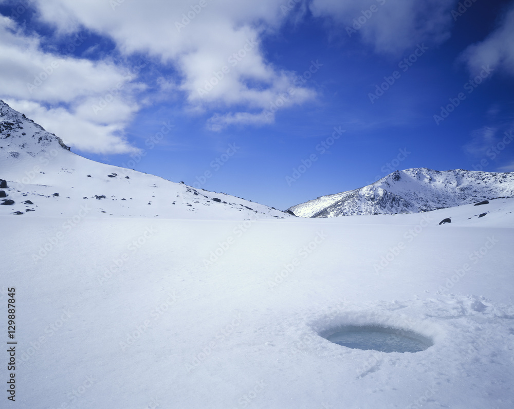 Fototapeta premium Breathing Hole in Ice