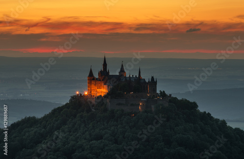 Burg Hohenzollern mit Blick auf die Schwäbische Alb