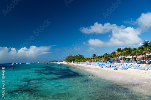 Fototapeta Naklejka Na Ścianę i Meble -  Tropical resort beach