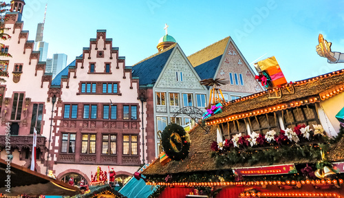 Traditioneller  (seit 1393) Weihnachtsmarkt im historischen Zentrum von Frankfurt am Main  photo