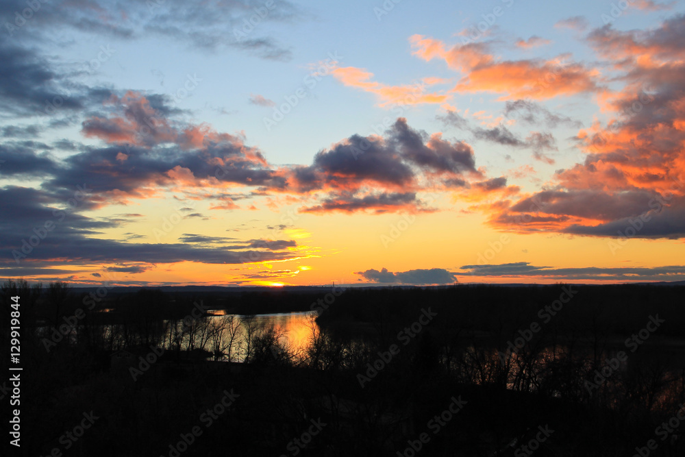 Obraz premium Sunset over the river Dnieper