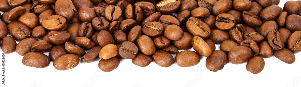 Fototapeta premium Line of roasted coffee beans