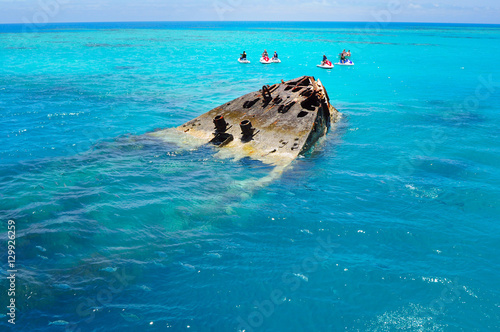 Obraz na plátne Shipwreck partially submerged on Bermuda Island