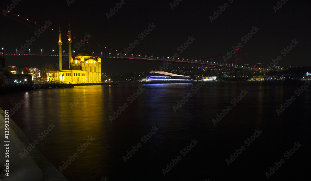 Naklejka premium istanbul bosphorus bridge