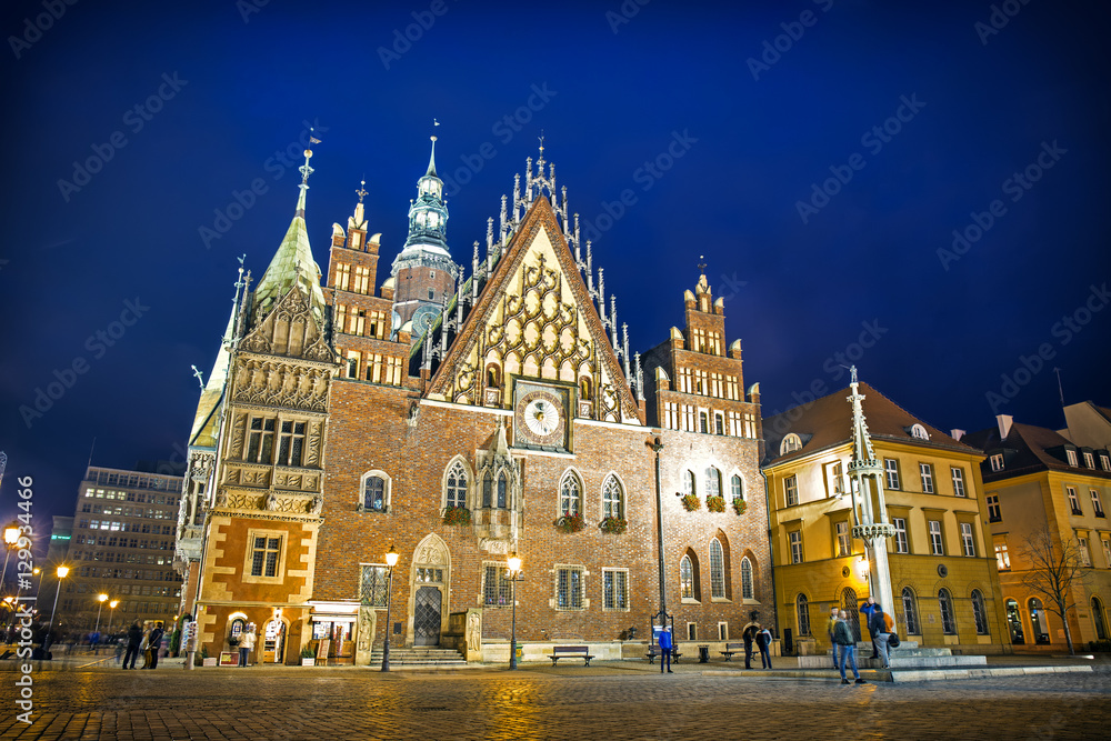 Fototapeta premium Town hall at night in Wroclaw, Poland