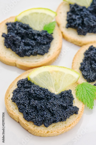 Photos Tartine with caviar and lemon
