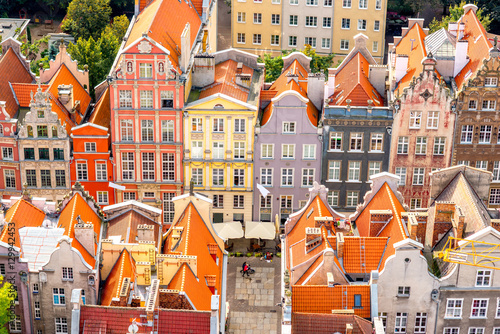 Widok z lotu ptaka gród na starym mieście z pięknymi kolorowymi budynkami w Gdańsku, Polska
