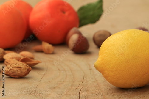 Mandorle, nocciole, limoni e mandarini