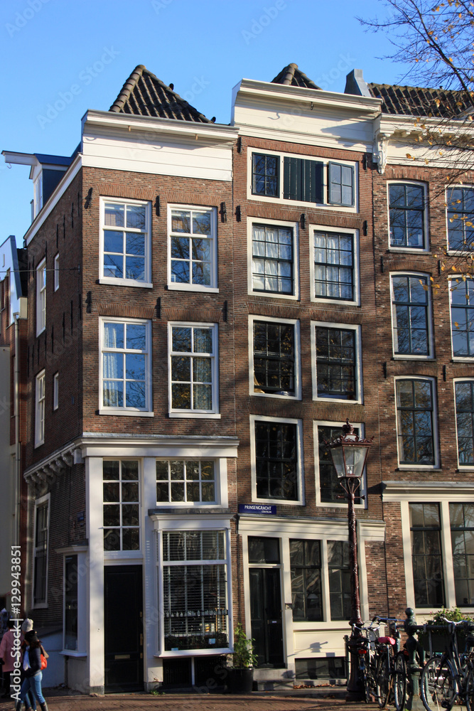 Maisons hollandaises sur les bords du canal Prinsengracht à Amsterdam