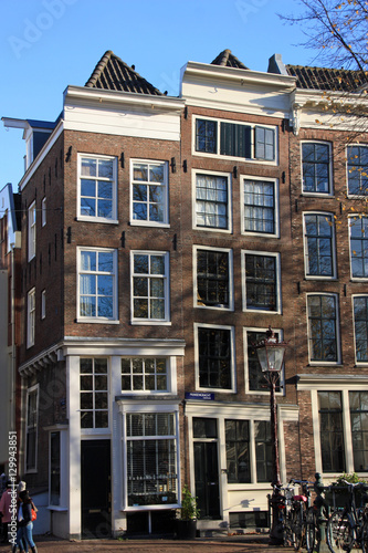 Maisons hollandaises sur les bords du canal Prinsengracht à Amsterdam