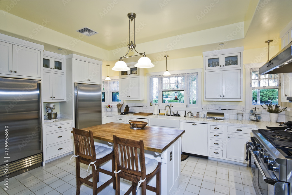 Obraz premium View of a spacious kitchen at home