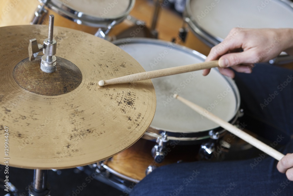 Obraz premium Closeup of hands playing drum set