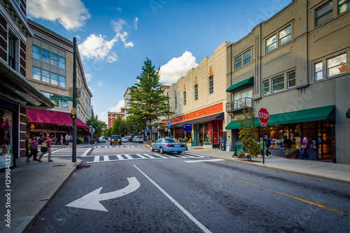 Intersection and buildings in downtown Asheville, North Carolina © jonbilous