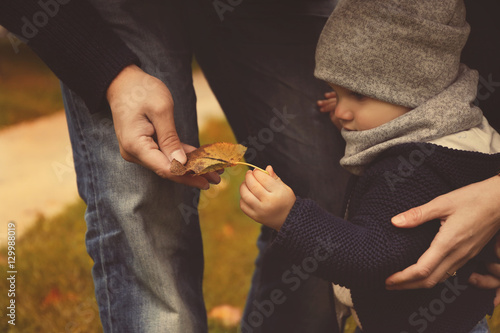 Mother and father showing t...