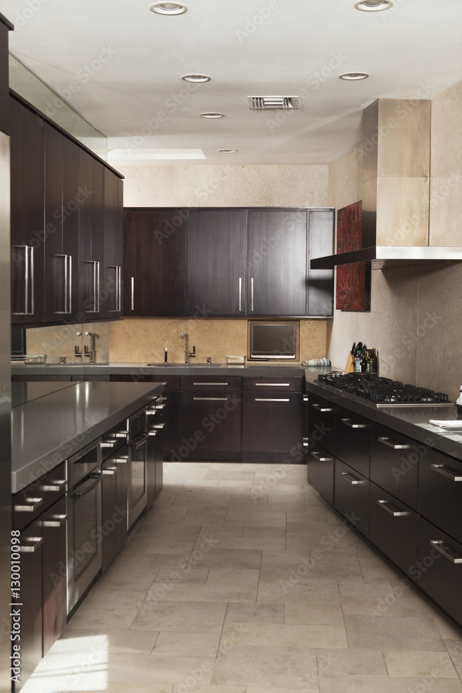 Foto Interior of empty commercial kitchen