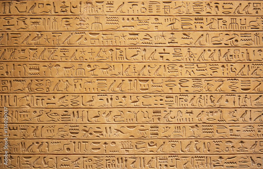 Naklejka premium Hieroglify na ścianie