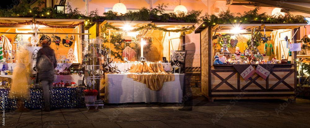 Fototapeta premium Weihnachtsmarkt, Christkindlmarkt, Adventmarkt am Wörthersee - Kärnten