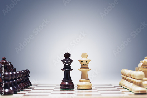 Valokuva Chess pieces as little action figures