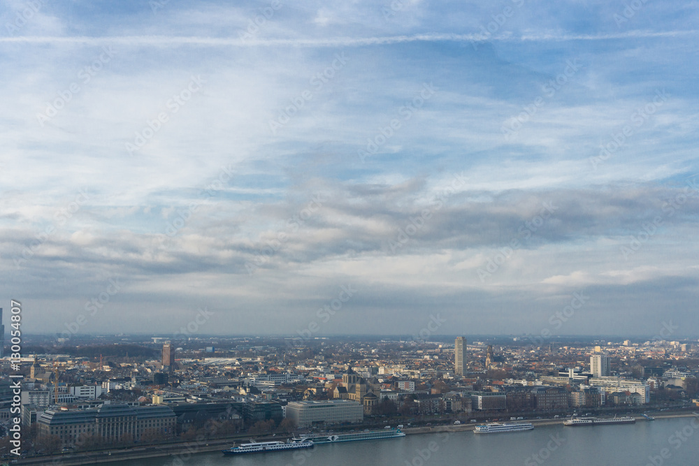 Blick auf den Rhein und die Stadt Köln 