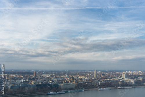 Blick auf den Rhein und die Stadt Köln 