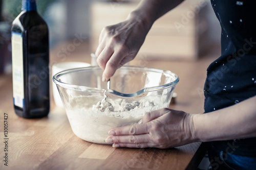 Making pizza dough