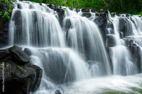 Sam lan waterfall © 24Novembers