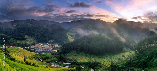 Photos Mu cang chai in town at sunrise.