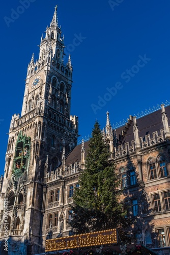 Weihnachtsbaum vor dem Rathaus in München © driendl