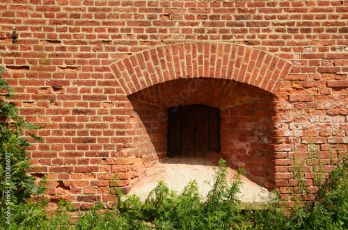 Obraz na płótnie The loophole in a brick wall. w salonie