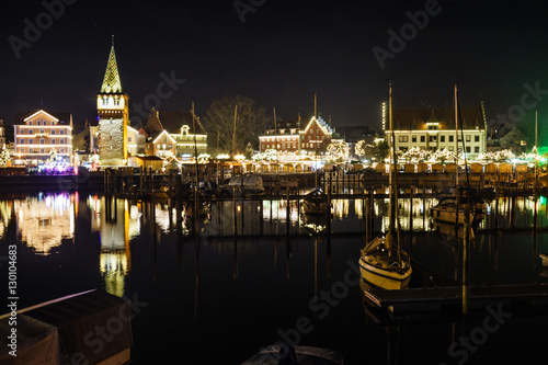 magischer Lichterglanz und Abendstimmung zur Hafenweihnacht im Lindauer Hafen (D, Bayern, Bodensee)