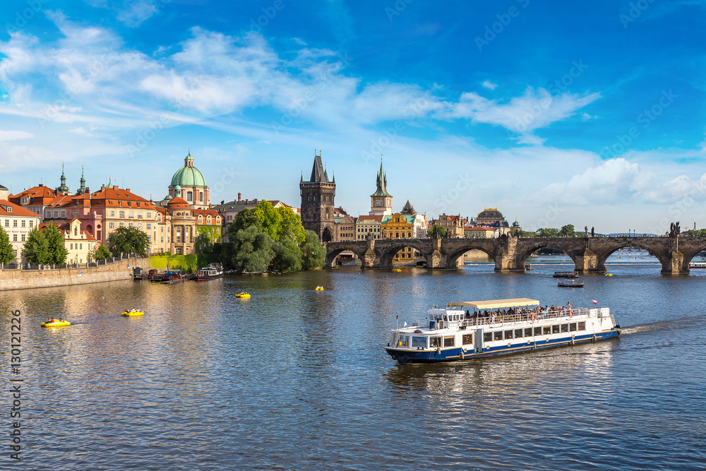 Fototapeta premium Panoramic view of Prague