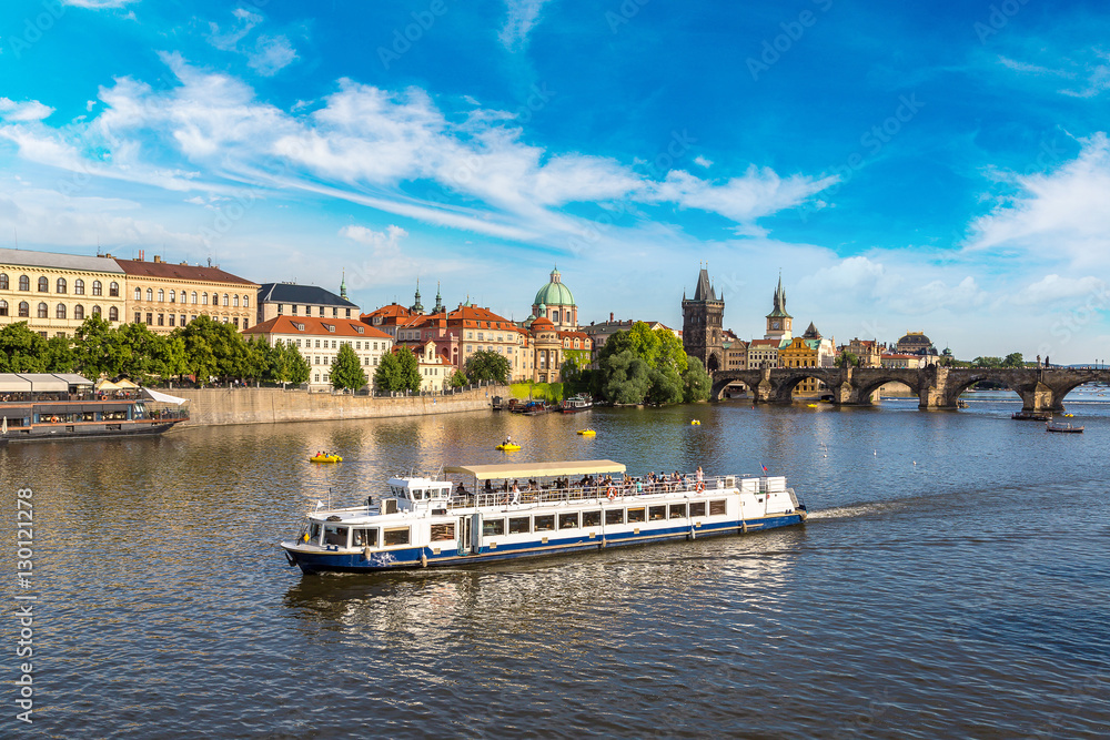 Fototapeta premium Panoramic view of Prague