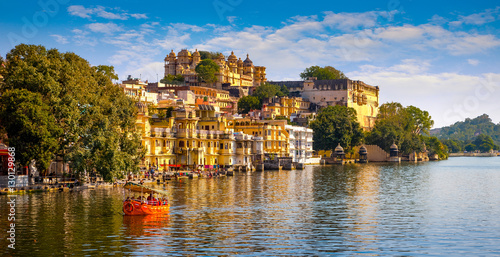 City Palace and Pichola lake in Udaipur, India