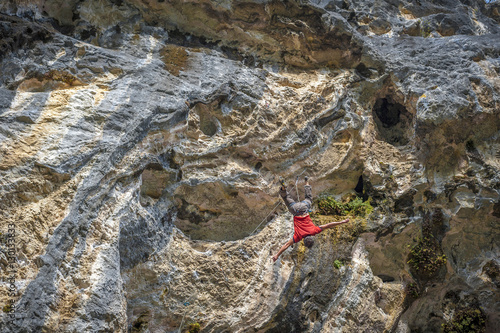 Escalada en la Cueva de los Gitanos , Ramales de la Victoria , Cantabria , España