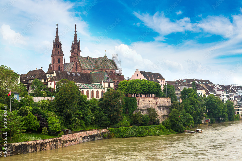 Fototapeta premium Munster and Rhine river in Basel