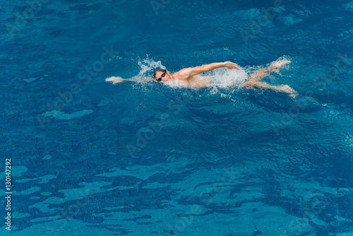 Freestyle swimming © SokRom