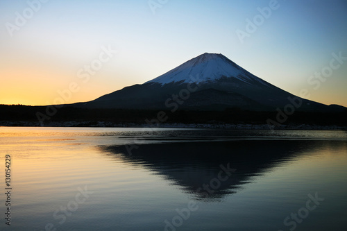 Fototapeta Naklejka Na Ścianę i Meble -  精進湖の逆さ富士