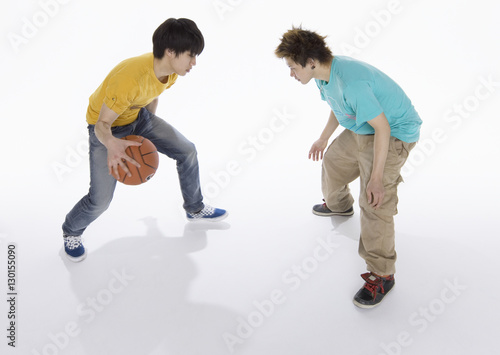 Young men playing basketball © imagenavi