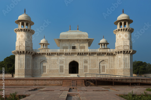  Tomb of I tim  d-ud-Daulah