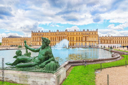 Tableau sur toile VERSAILLES, FRANCE - JULY 02, 2016 : Ponds(Water Parterres), sta