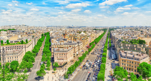 Piękny widok panoramiczny na Paryż z dachu Triumfalnego