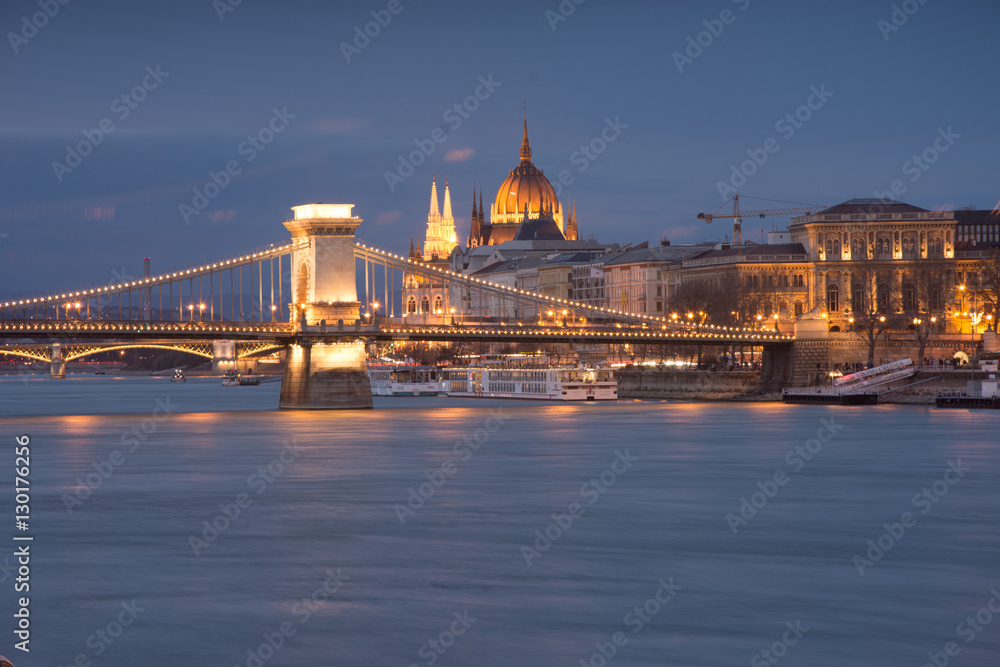 Fototapeta premium Budapest nightlife